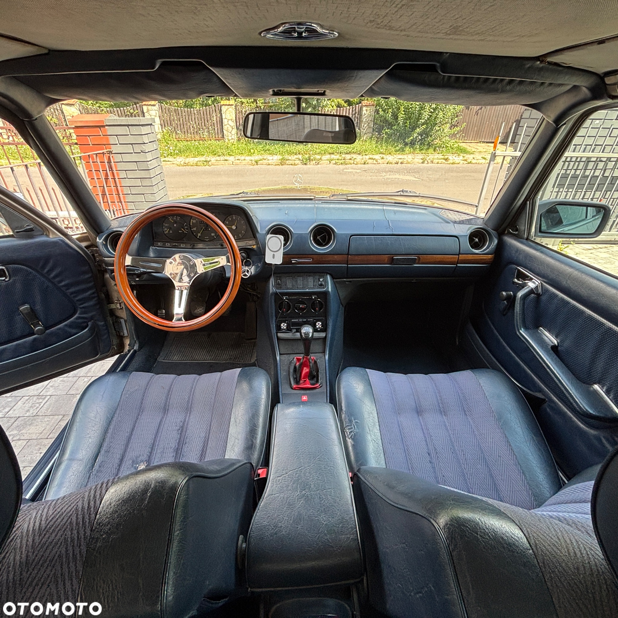 Mercedes-Benz W123 - 12