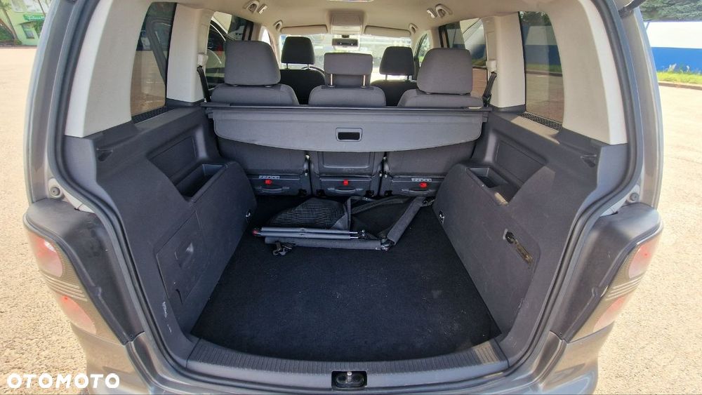 Volkswagen Touran - 10