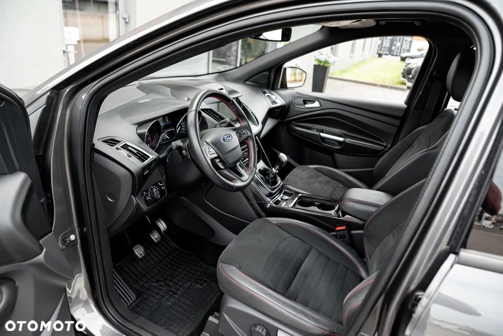 Ford Kuga 1.5 EcoBoost 2x4 ST-Line - 17