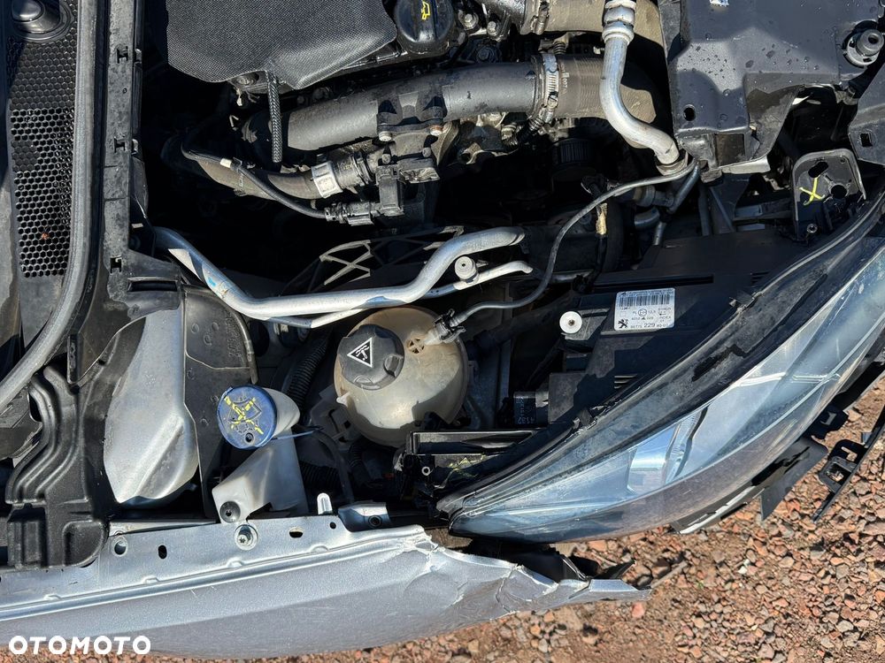 Peugeot 308 - 8