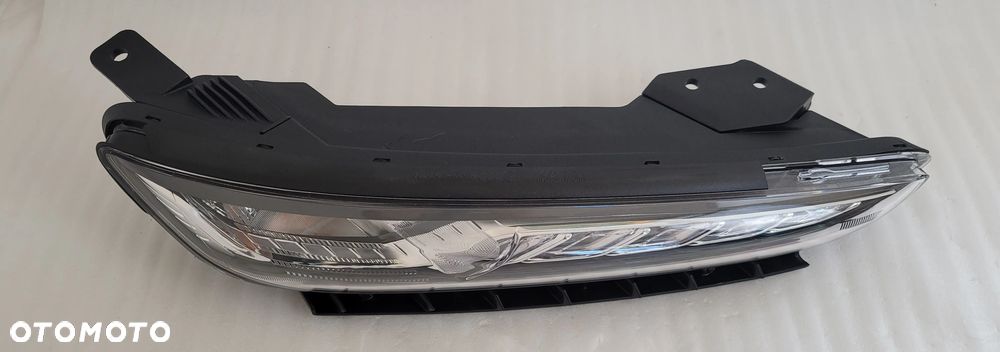 LAMPA GÓRNA PRZÓD HALOGEN DRL LED PRAWY HYUNDAI KONA 2017- 92208-J90 - 2