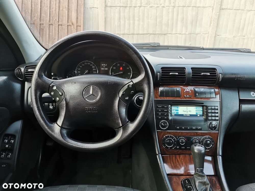 Mercedes-Benz Klasa C 180 Kompressor Automatik Classic - 24
