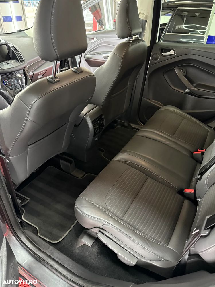 Ford Kuga 2.0 TDCi 4WD Powershift Titanium - 4