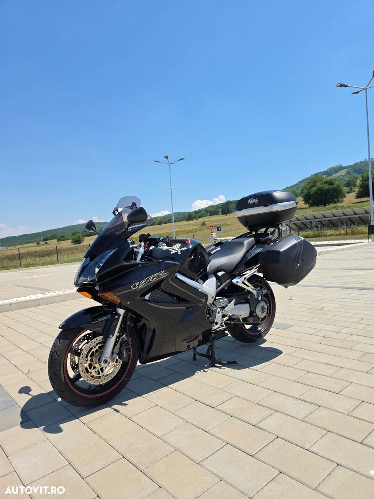 Honda VFR 800F V-Tec - 1