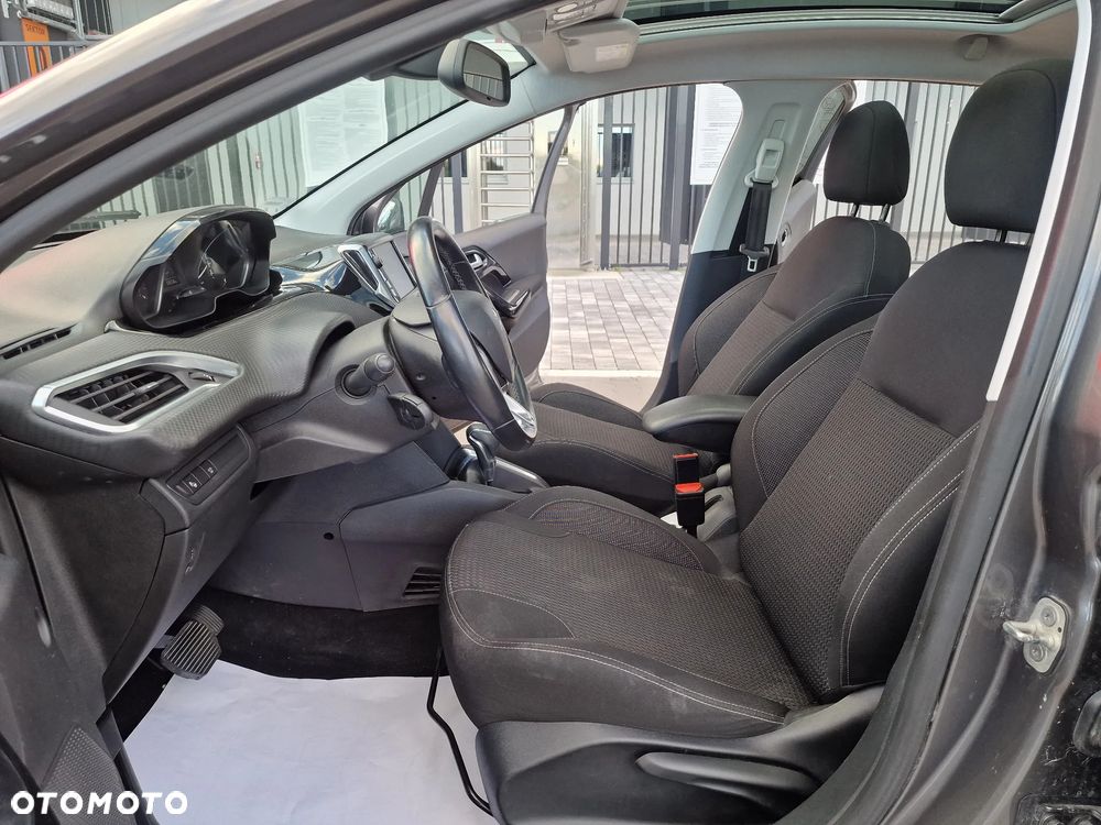 Peugeot 208 - 5