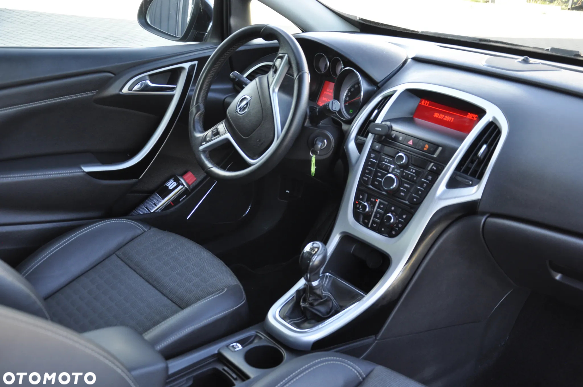 Opel Astra IV GTC 1.6 T Sport - 17