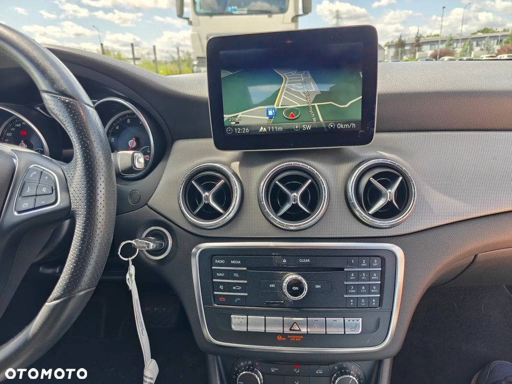 Mercedes-Benz CLA 180 7G-DCT UrbanStyle Edition - 17