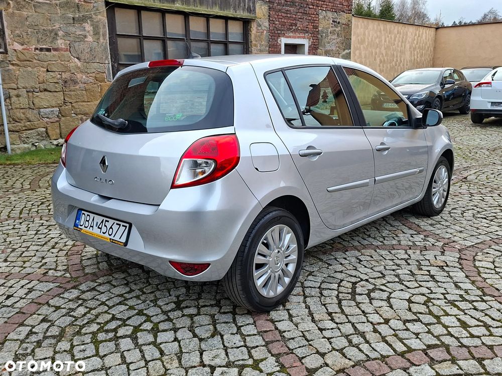 Renault Clio 1.2 16V 75 Night and Day - 6