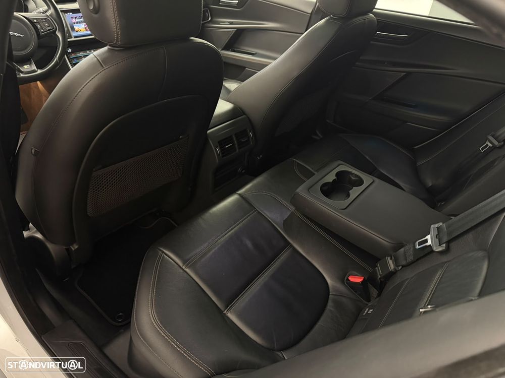 Jaguar XE 20d Aut. R-Sport - 11
