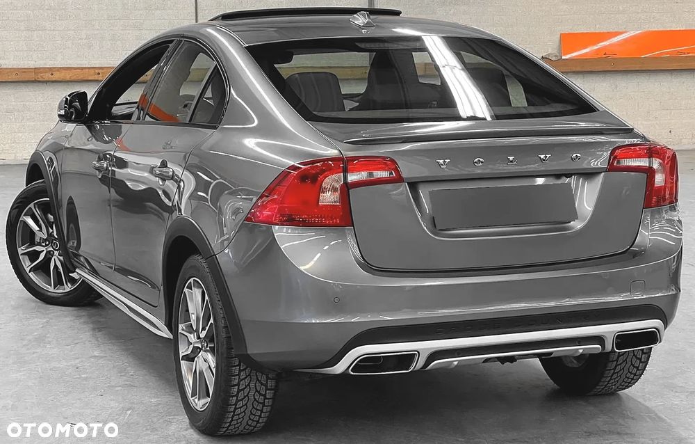 Volvo S60 Cross Country - 8