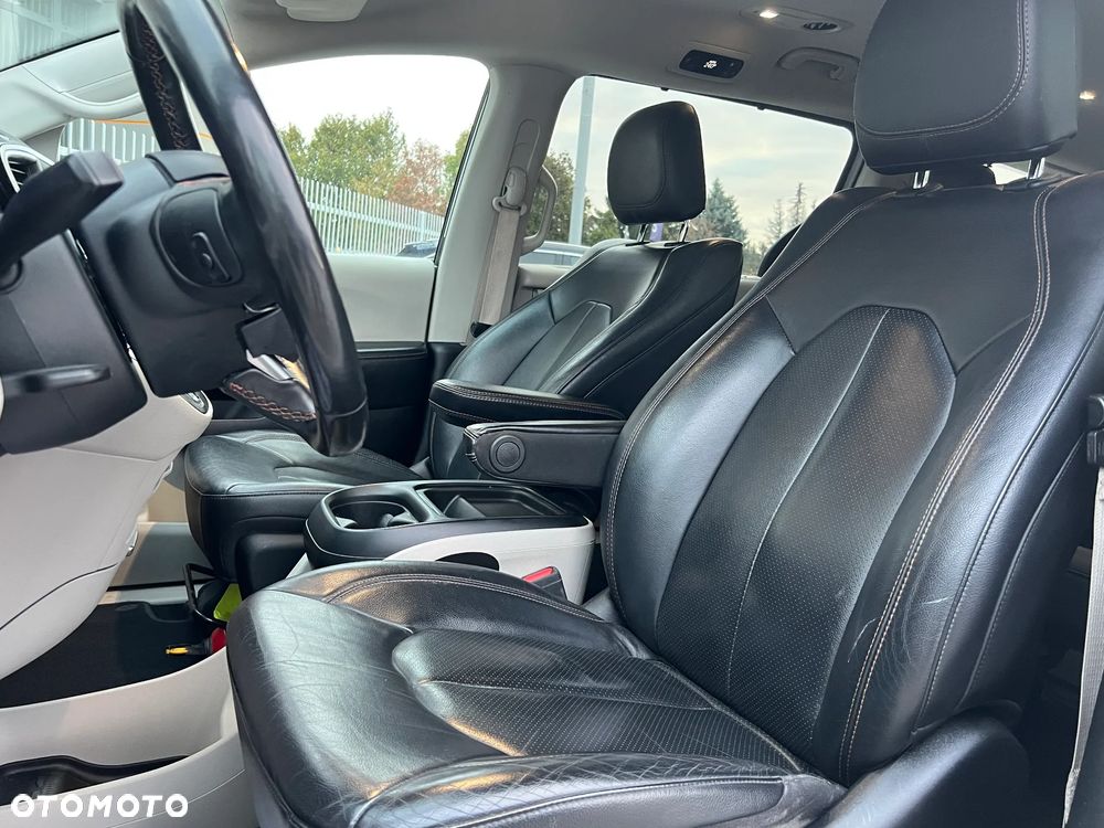 Chrysler Pacifica - 19