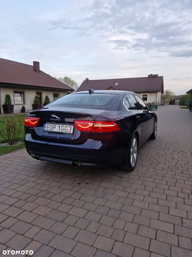 Jaguar XE 2.0 T Prestige - 5