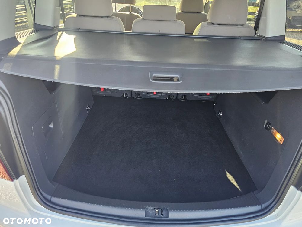 Volkswagen Touran - 11