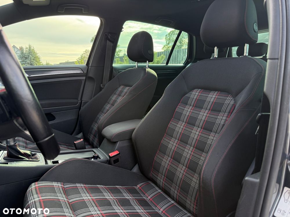 Volkswagen Golf - 9