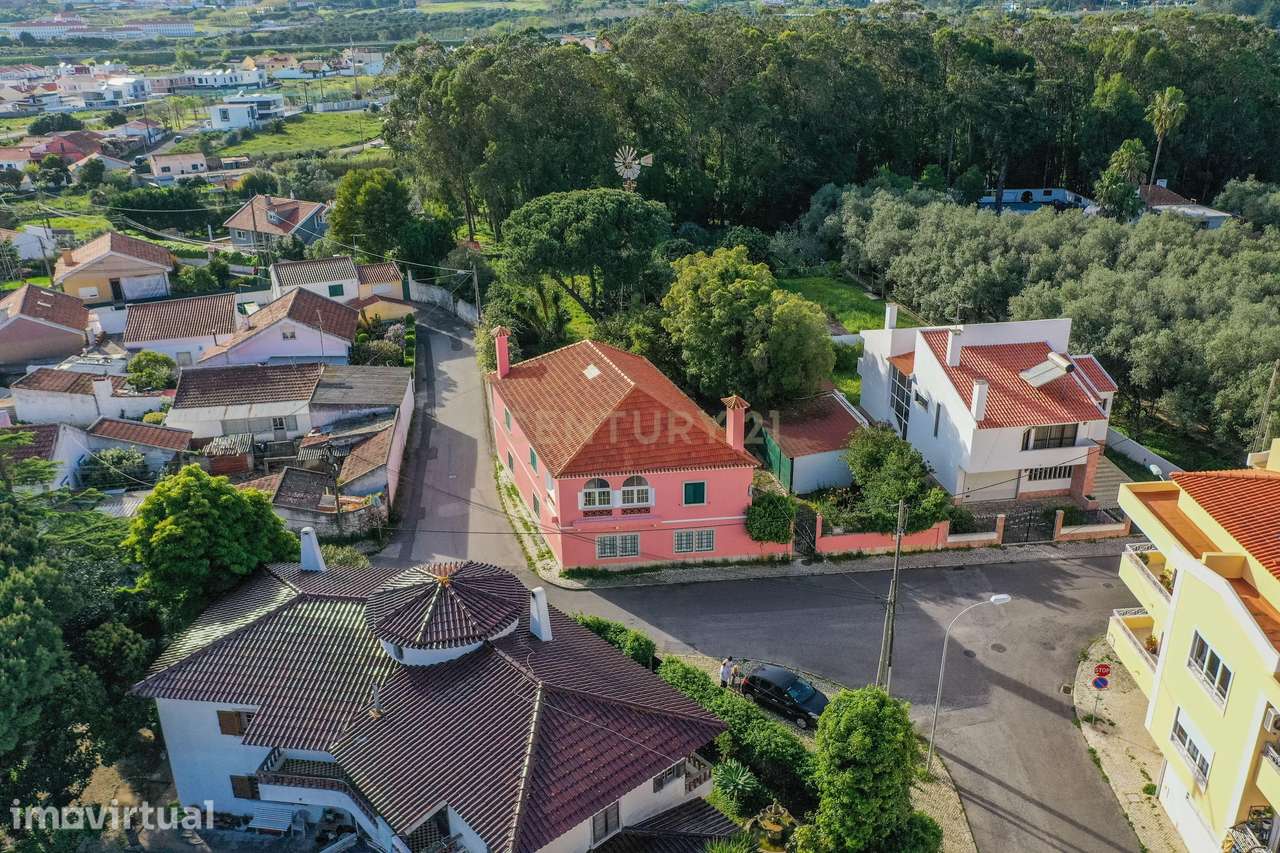 Moradia de charme T5 com Garagem e Terreno em Abrunheira, Sintra - Grande imagem: 2/57