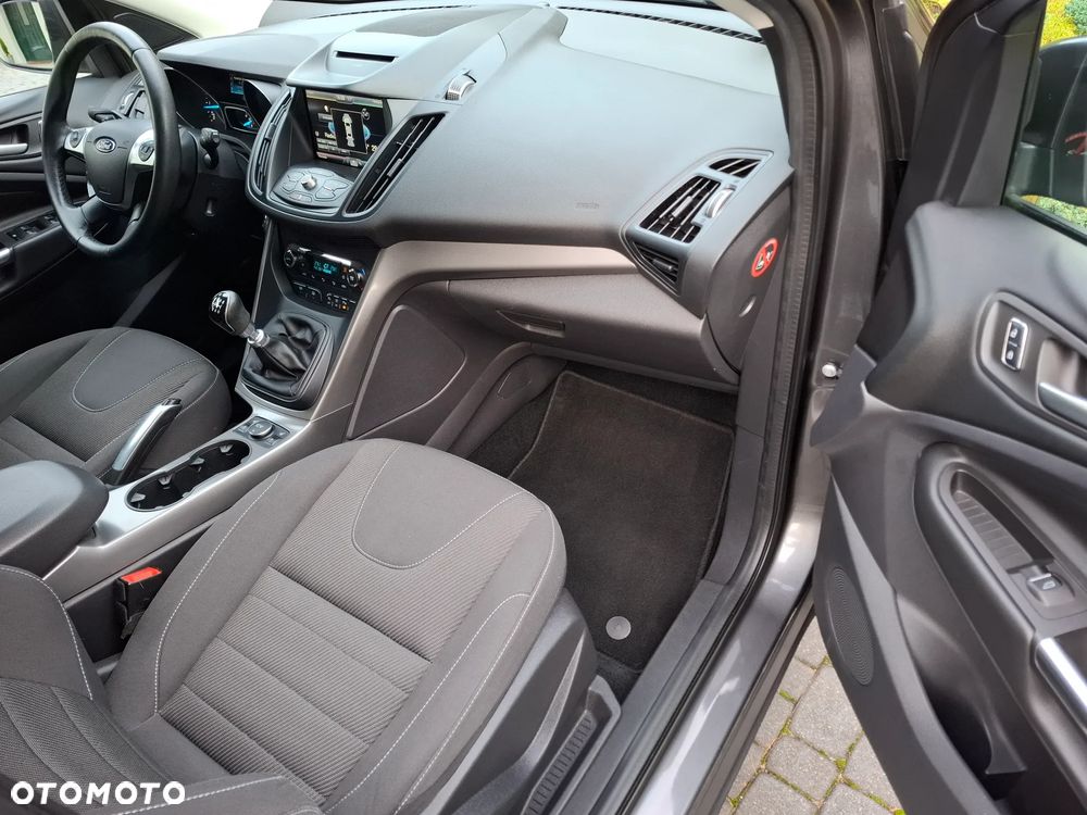 Ford Kuga 2.0 TDCi 2x4 Titanium - 15