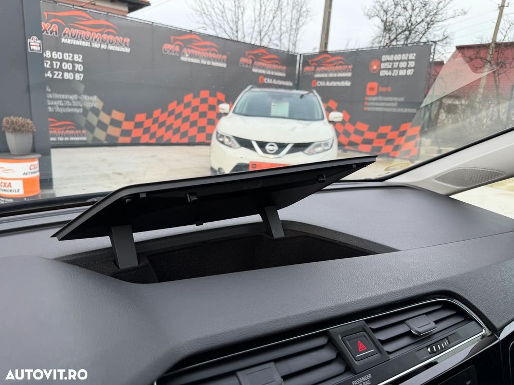 Volkswagen Touran 2.0 TDI SCR Highline - 30