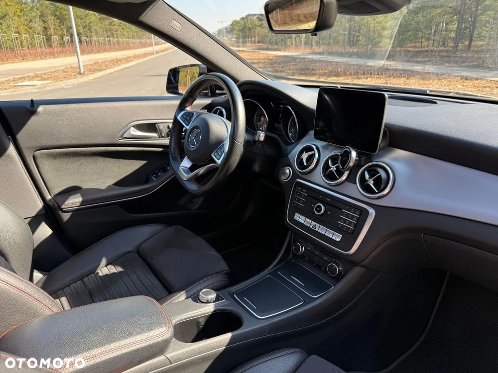 Mercedes-Benz CLA 220 4-Matic AMG Line - 3