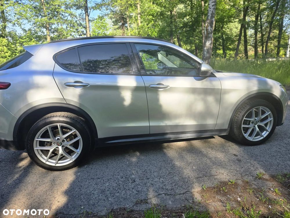 Alfa Romeo Stelvio 2.0 Turbo 16V AT8-Q4 Veloce Ti - 10
