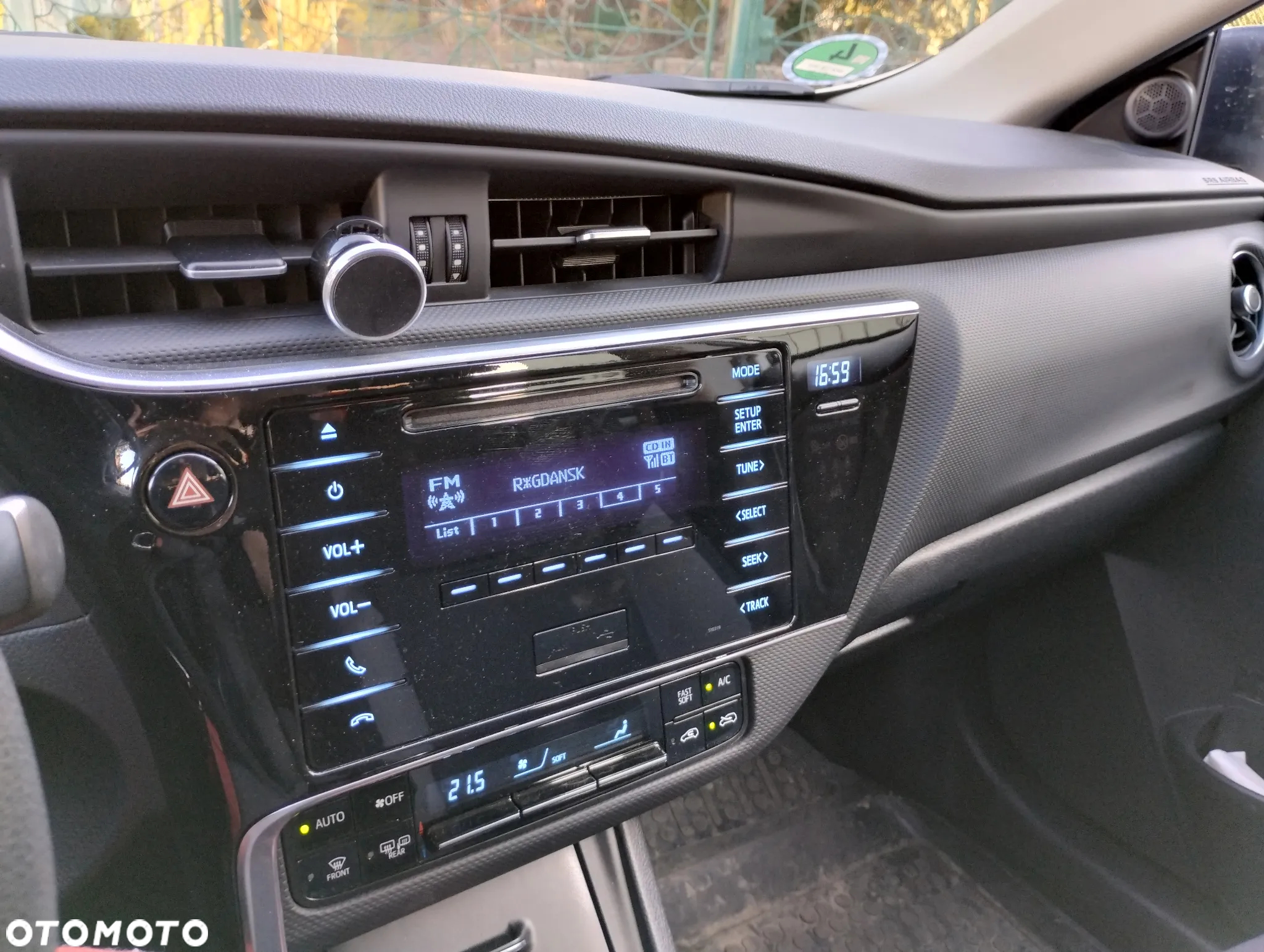 Toyota Auris 1.33 Dual-VVT-i - 17