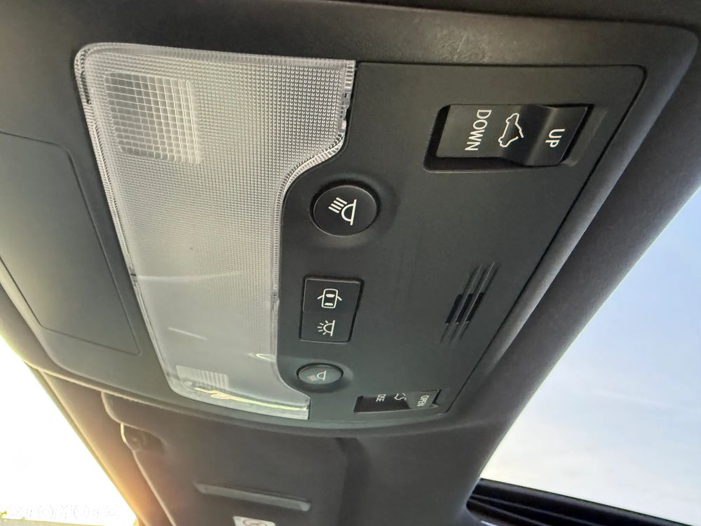 Lexus IS 200t / 300 F Sport - 33