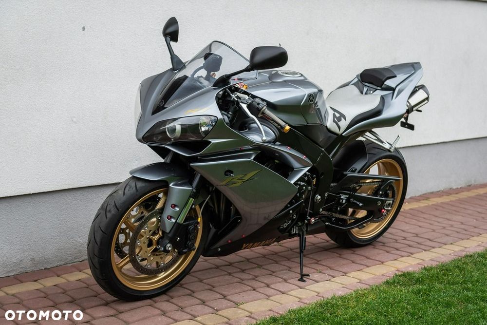Yamaha R1 - 7