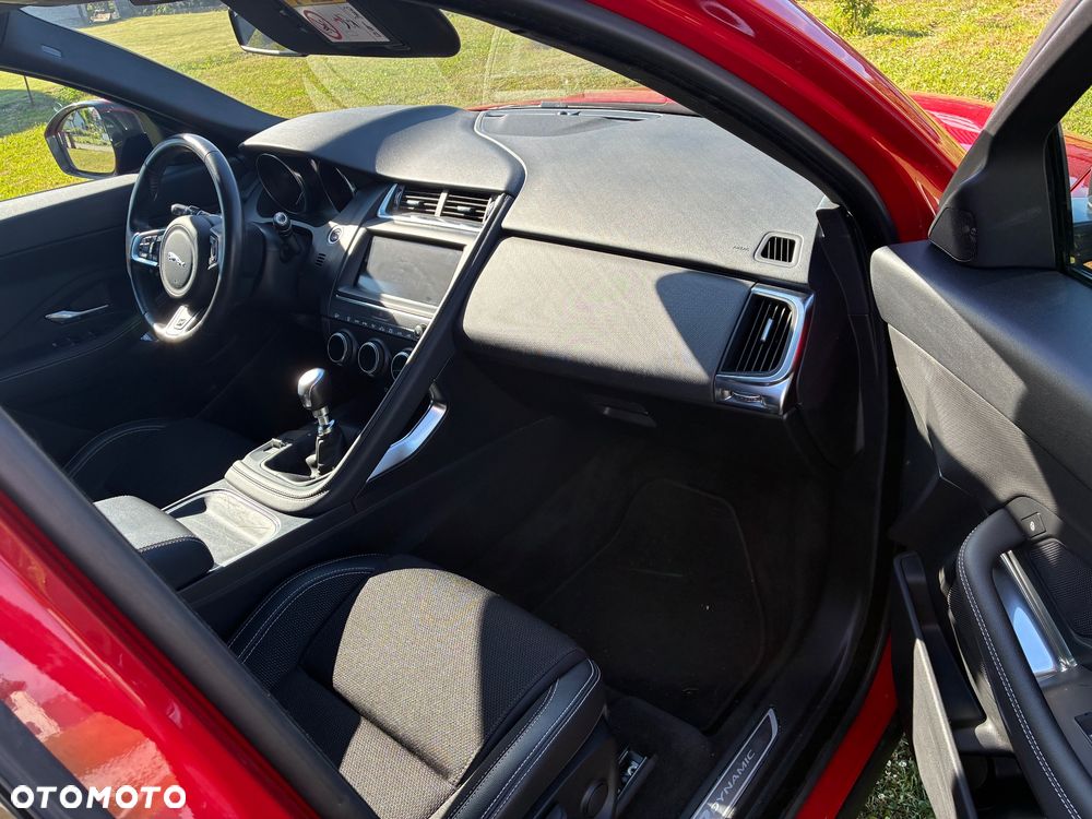 Jaguar E-Pace 2.0 i4D FWD R-Dynamic - 11