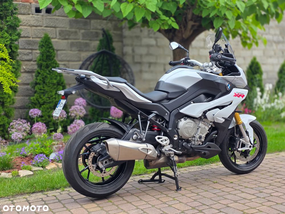BMW XR - 17