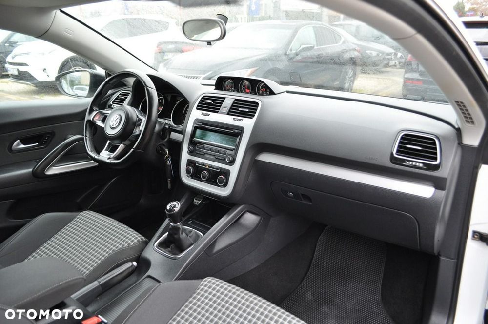 Volkswagen Scirocco 1.4 TSI BlueMotion Technology Club - 32