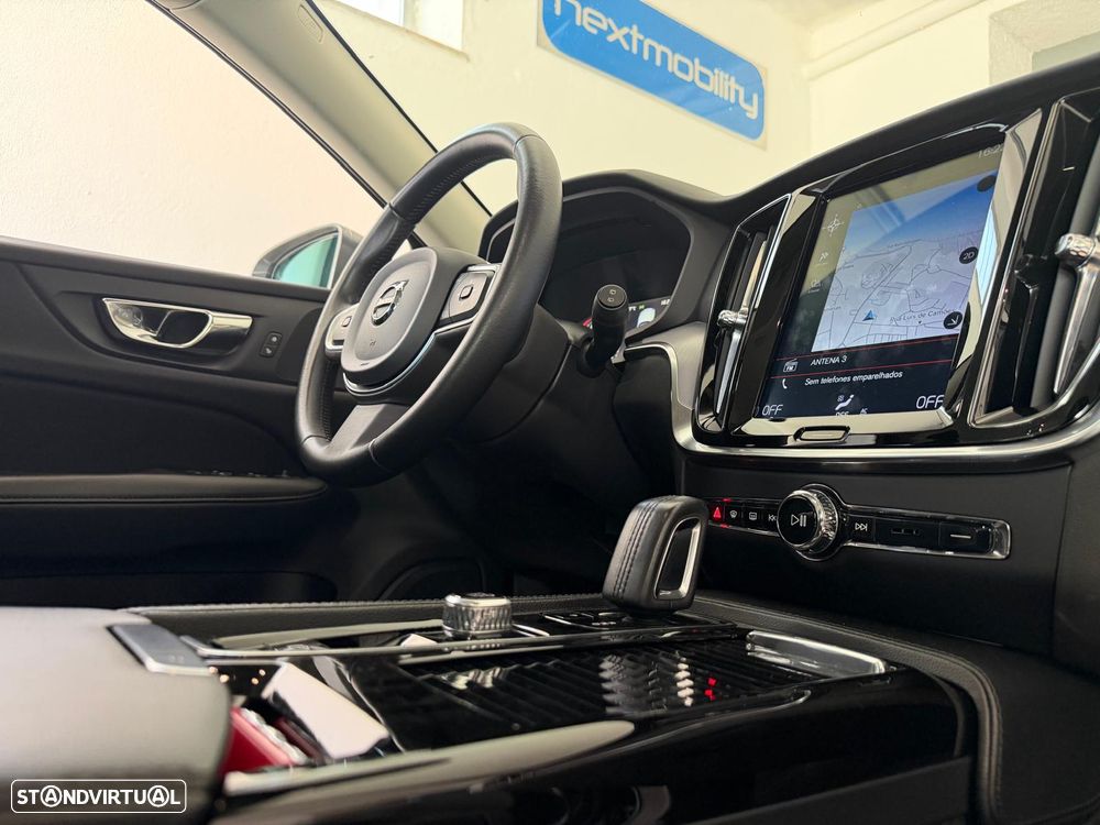 Volvo V60 2.0 T8 AWD TE Momentum Plus - 20