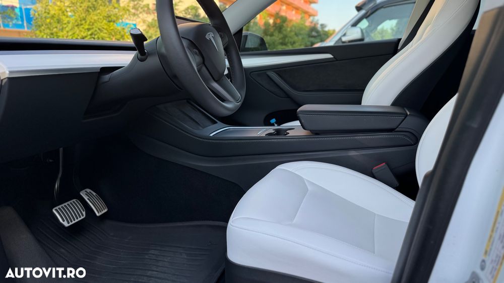 Tesla Model Y - 18