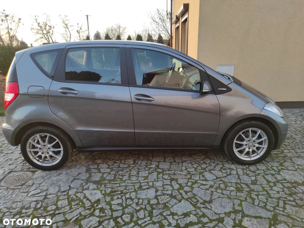 Mercedes-Benz Klasa A 160 BlueEFFICIENCY Special Edition - 14