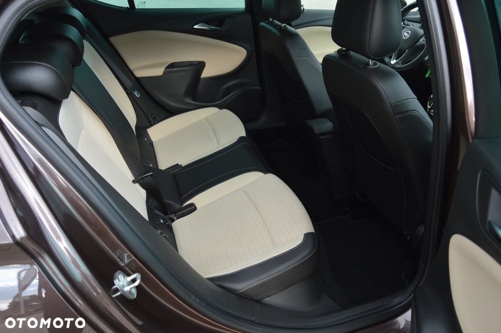 Opel Astra V 1.4 T Dynamic S&S - 32