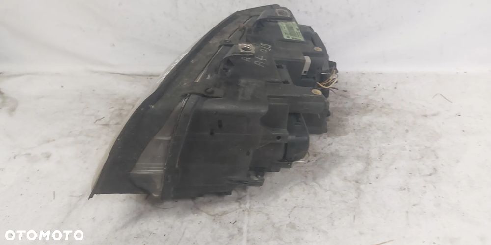 .  PRZOD PRZEDNIA LAMPA PRAWA AUDI A4 B6 - 3