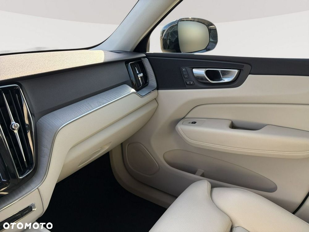 Volvo XC 60 B4 D AWD Plus Dark - 22