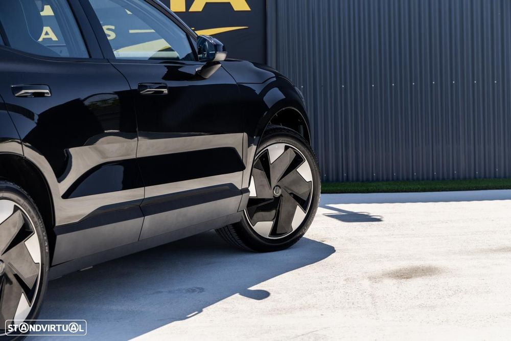 Volvo EX30 69 kWh Single Motor Extended Range Black Edition - 28