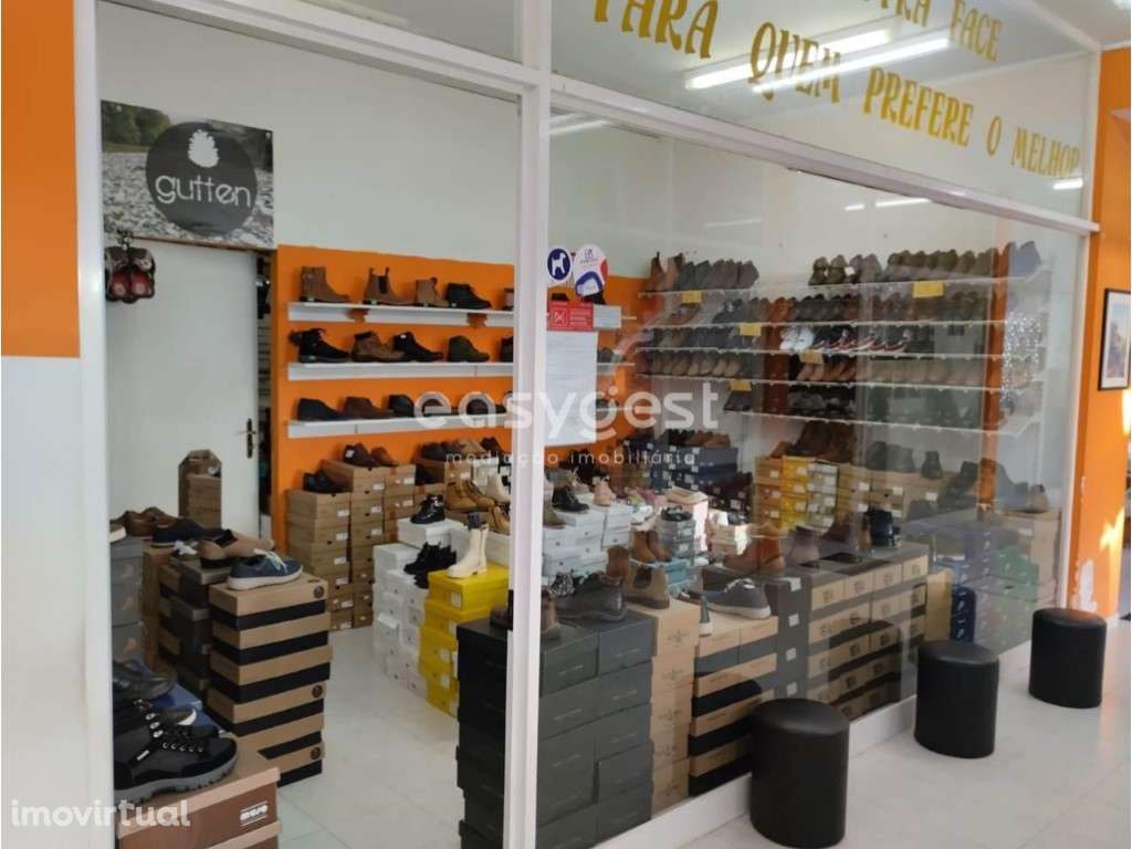 Espetacular loja/sapataria situada na emblemática rua de Águeda - Grande imagem: 3/11