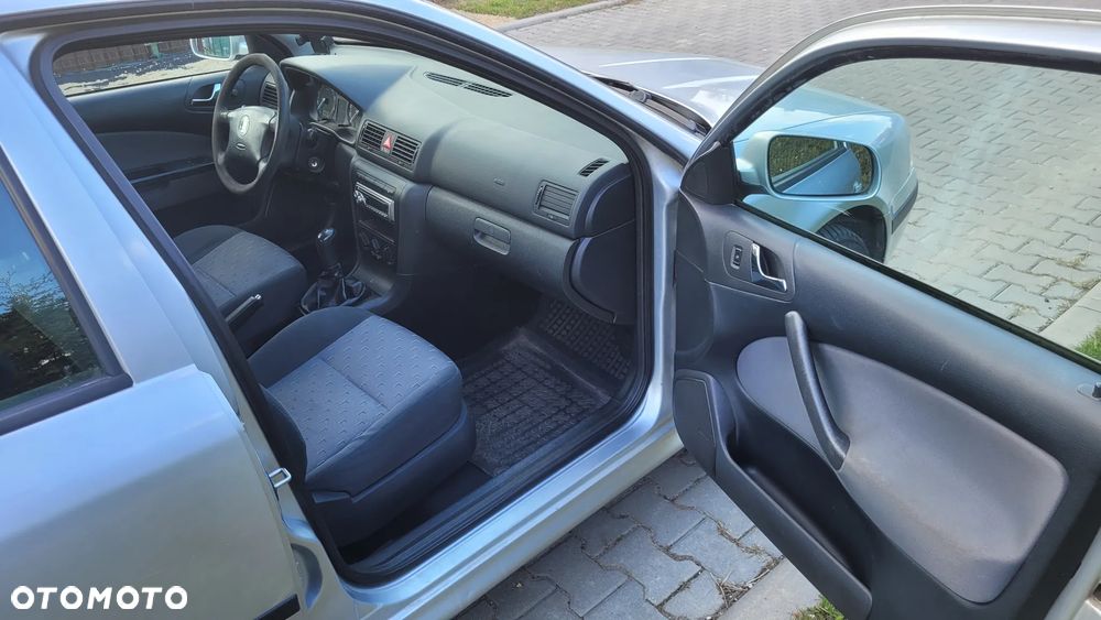 Skoda Octavia 1.6 Tour - 8