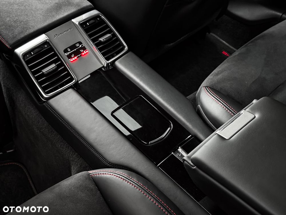 Porsche Panamera GTS PDK - 28