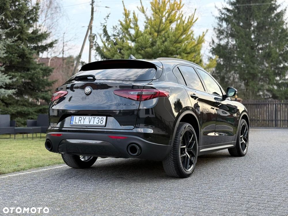 Alfa Romeo Stelvio 2.0 Turbo 16V AT8-Q4 Ti - 8