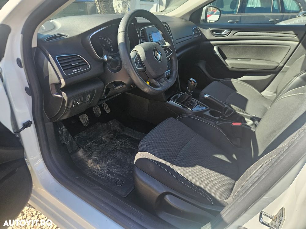 Renault Megane TCe Zen - 6