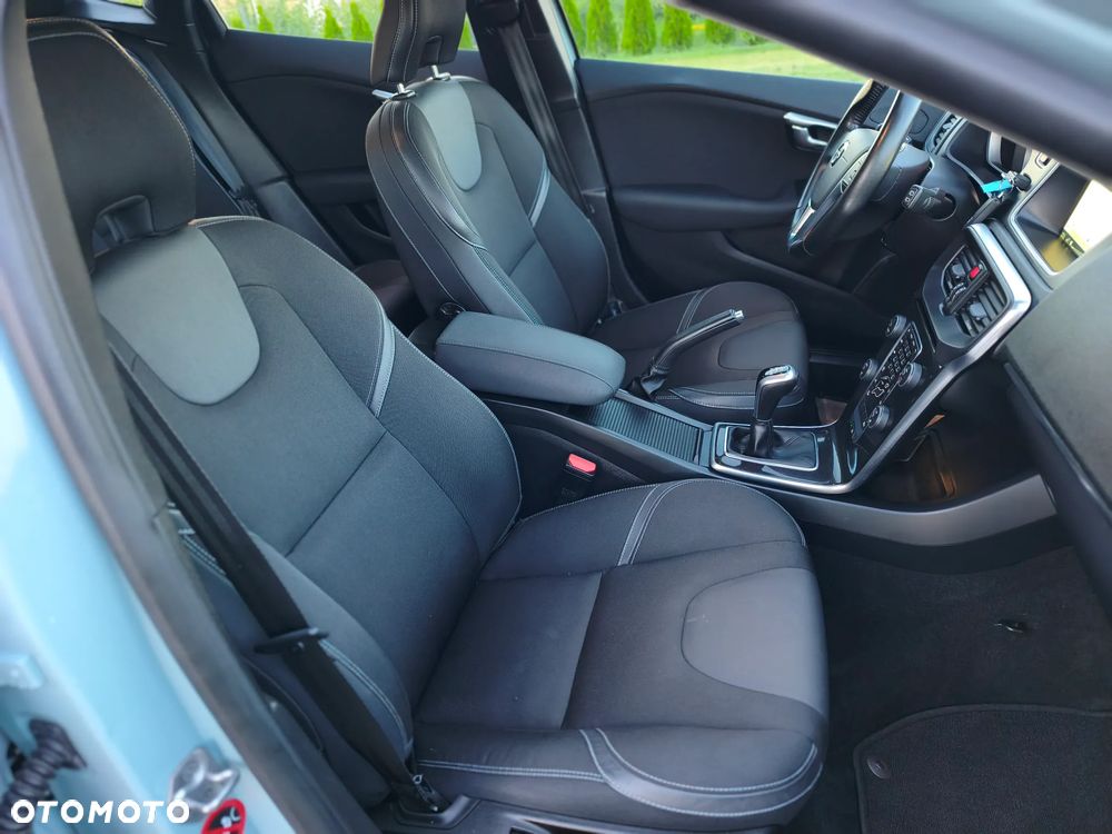 Volvo V40 D2 Drive-E Momentum - 24