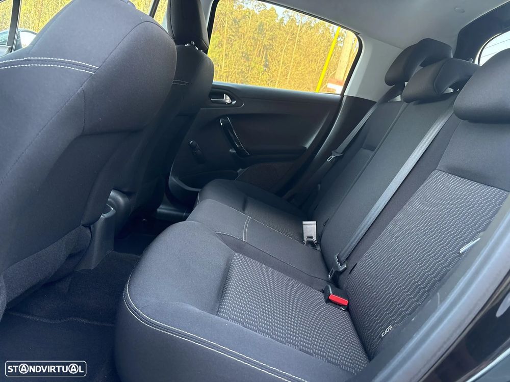 Peugeot 208 1.2 PureTech Style - 13