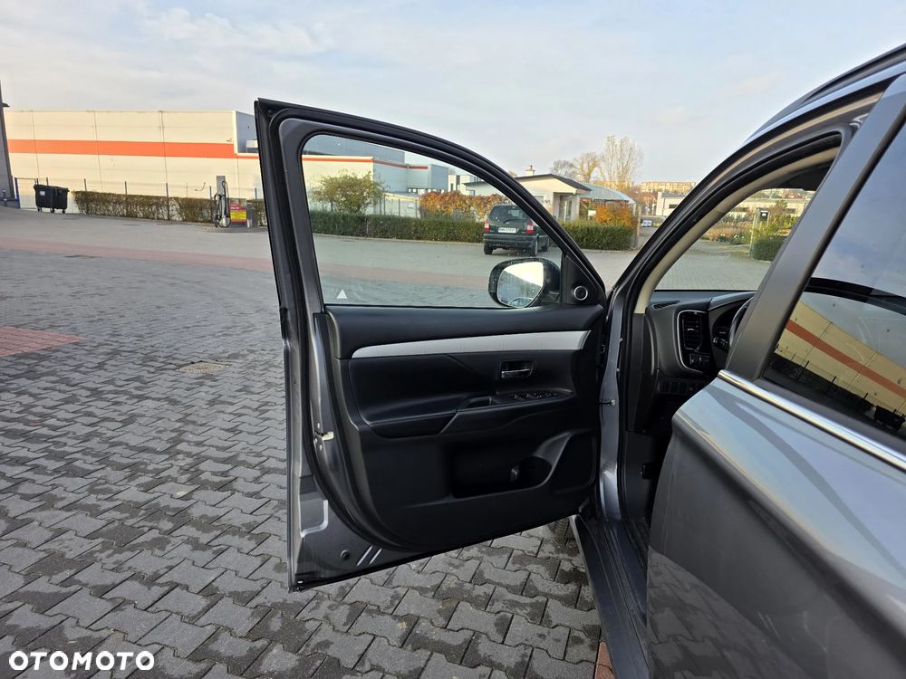 Mitsubishi Outlander 2.0 4WD Plus - 10