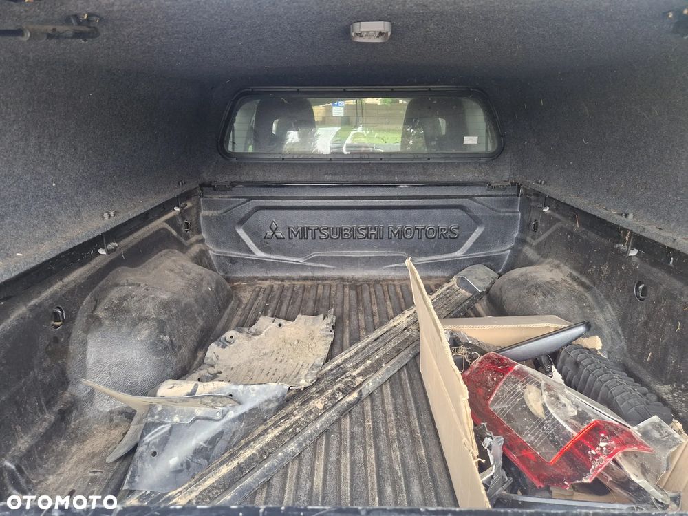 Mitsubishi L200 - 13