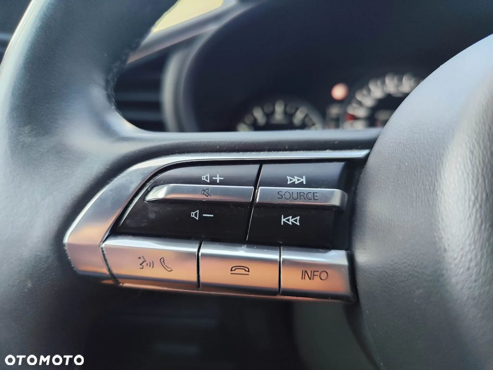 Mazda 3 SKYACTIV-G 2.0 M-Hybrid - 16