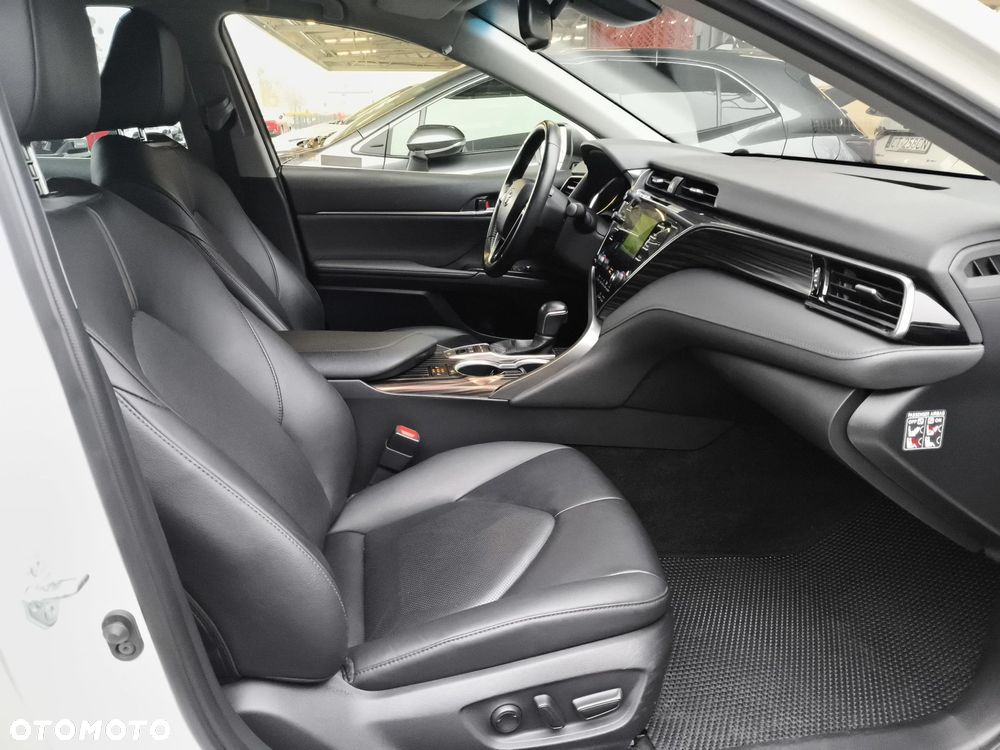 Toyota Camry 2.5 Hybrid Executive CVT - 9