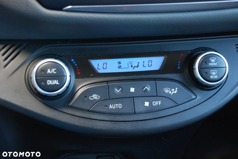 Toyota Yaris Hybrid 100 Life - 18
