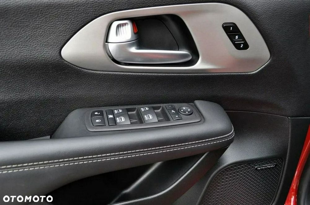 Chrysler Pacifica - 13
