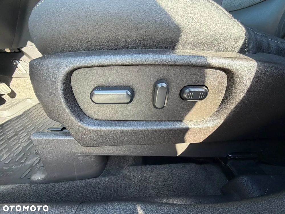 Ford Explorer - 30